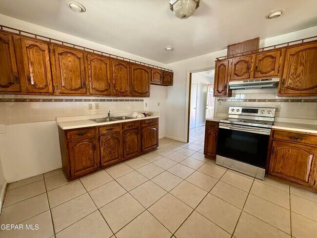 Building Photo - 2900 Polk Ave