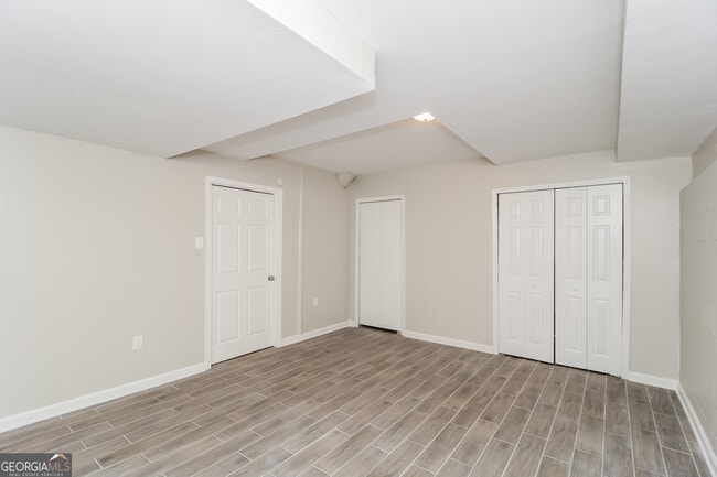 Building Photo - 333 Oak Landing Cir