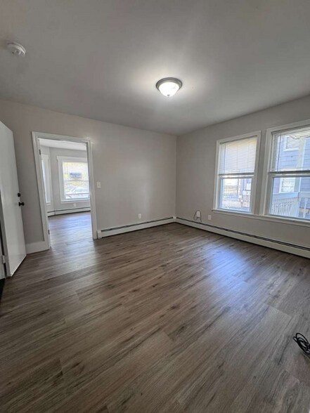 Building Photo - 267 Silver St