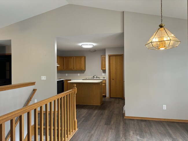 Building Photo - 3202 Quincy Ave