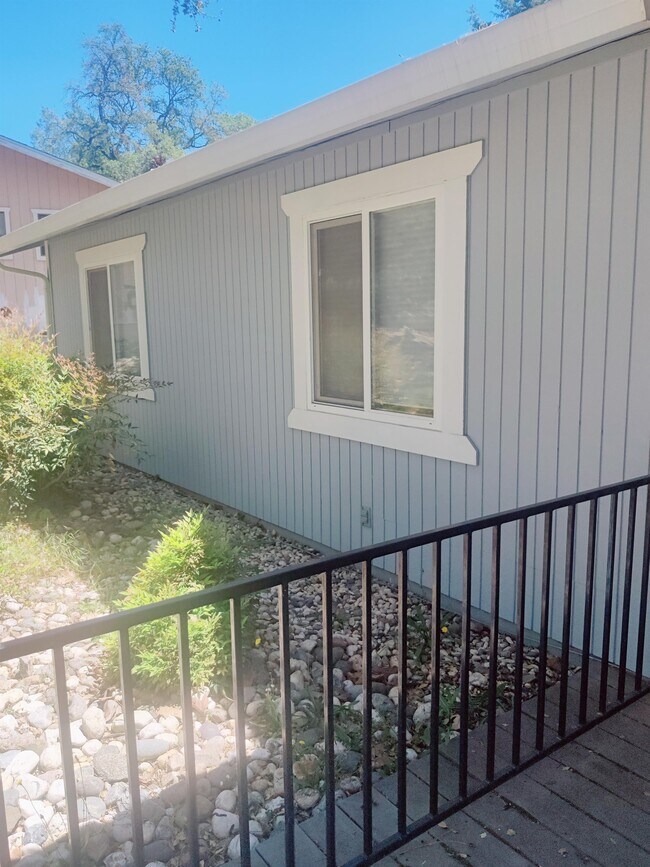 Building Photo - 18589 Lake Forest Dr