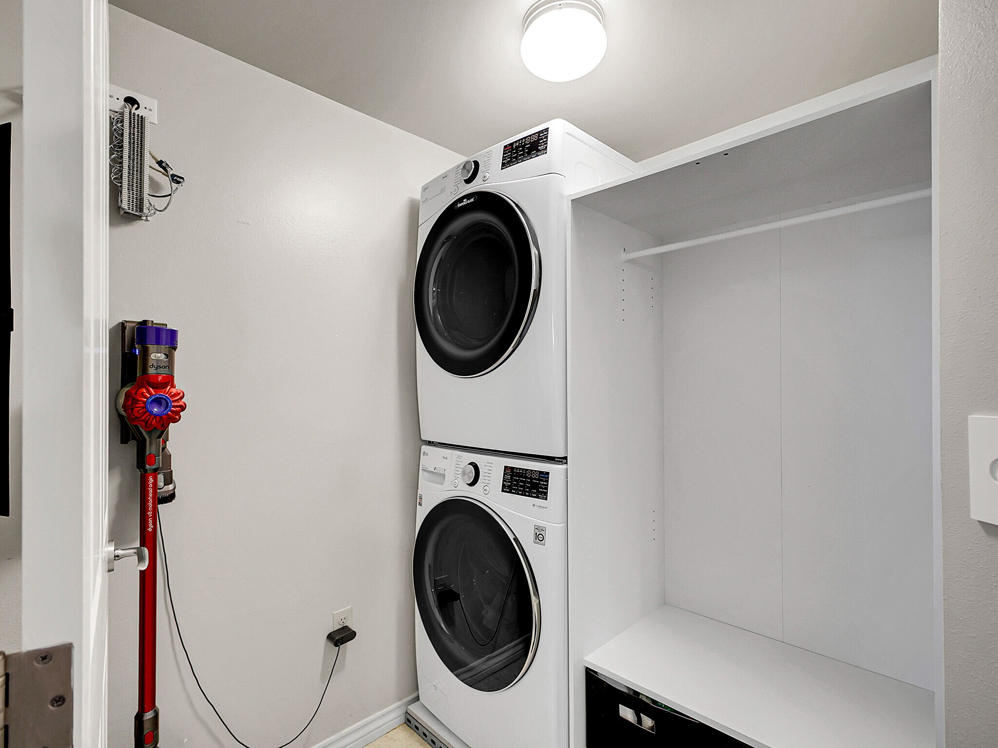 Building Photo - 8100 E Union Ave