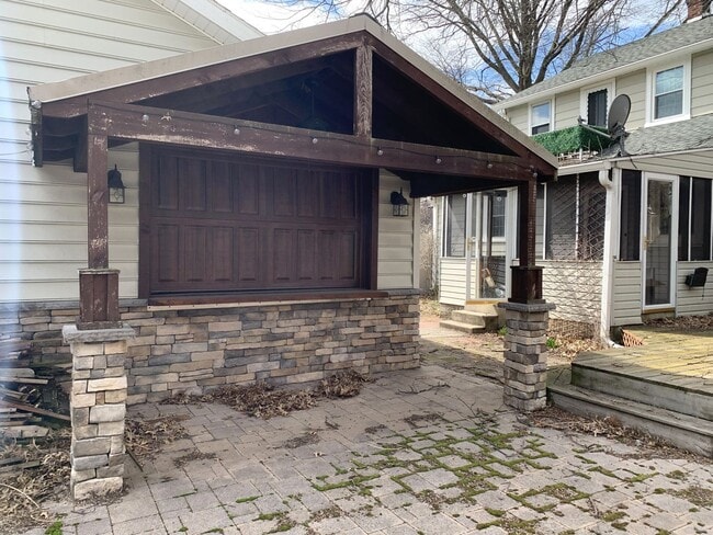 Building Photo - Charming 3-Bedroom Home on Spacious Corner...