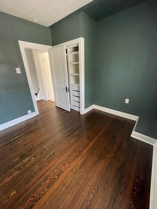 Building Photo - FOR RENT $2895 - Beautiful corner house ac...
