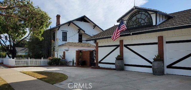 Building Photo - 495 E Collins Ave