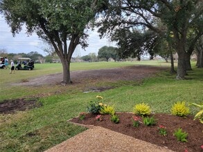 Building Photo - 406 Fox Briar Ln