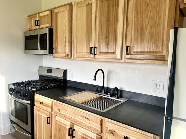 Building Photo - 272 E 200 S