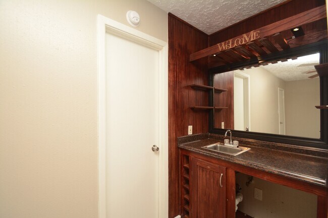 Building Photo - 16335 Quail Echo Dr
