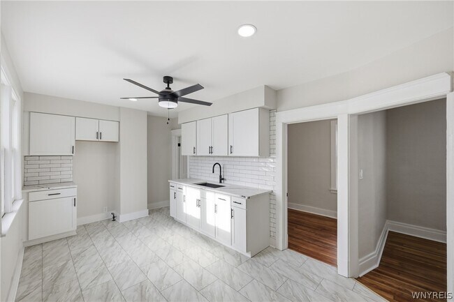 Building Photo - 36 Krakow St