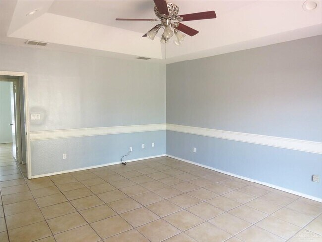 Building Photo - 1414 W Del Mar St