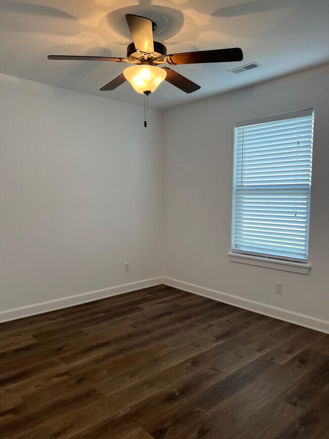 Building Photo - 7413 Pemberton Dr