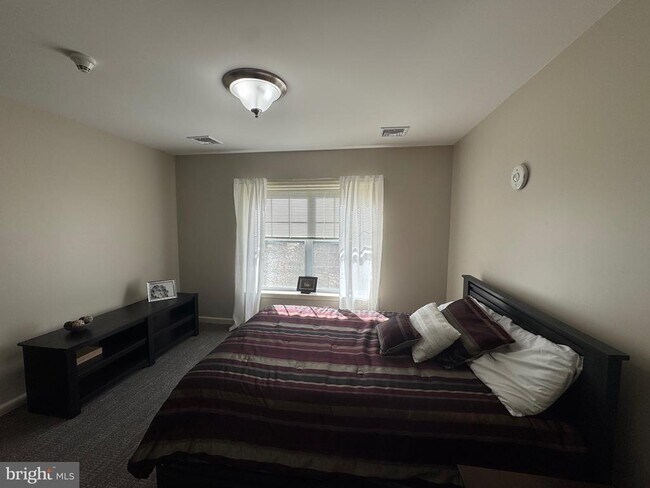 Building Photo - 6375 Chambersburg Rd