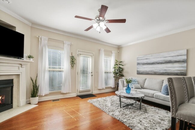 Building Photo - Woodbury Falls Luxury Townhome