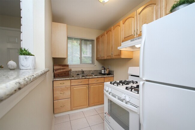 Building Photo - 2208 Morse St