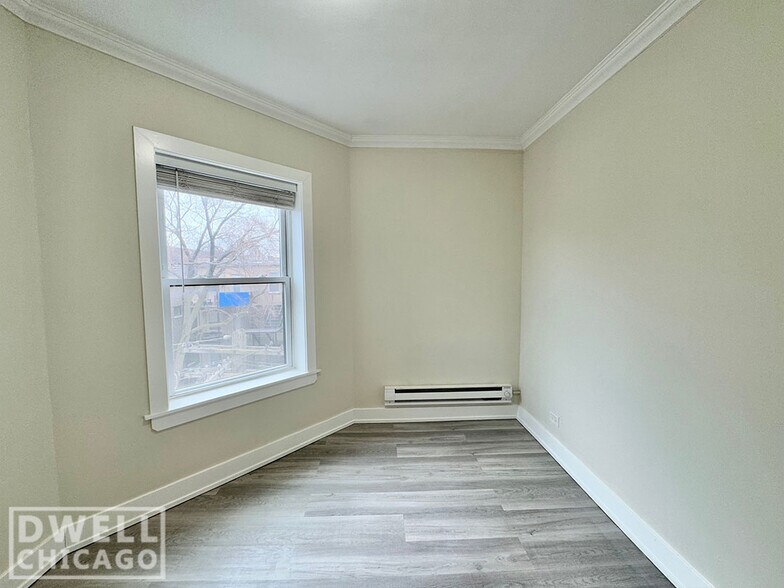 Building Photo - 3816 N Greenview Ave