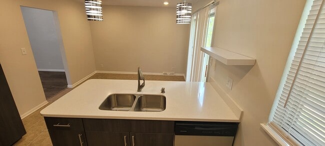 Building Photo - 405 Brewer Dr