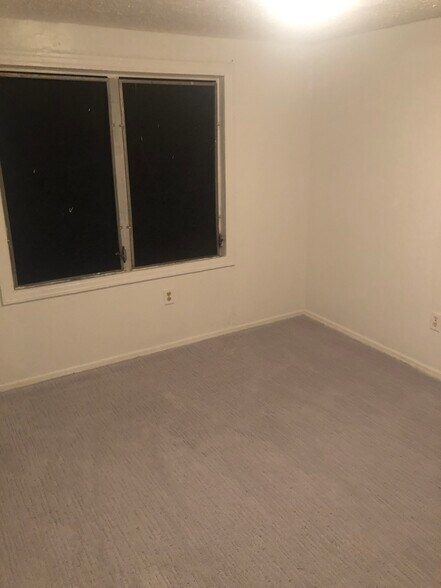 Building Photo - 200 Sanders Hill Dr