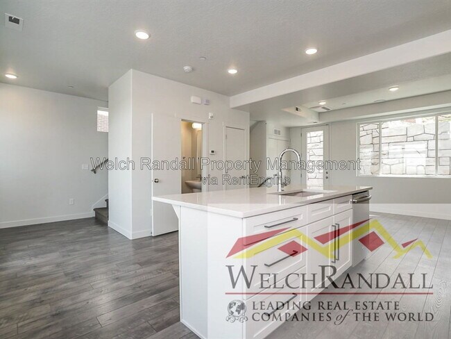 Building Photo - 264 N W Temple St