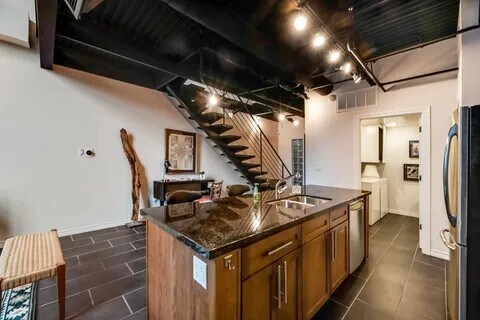 Building Photo - 3110 Thomas Ave