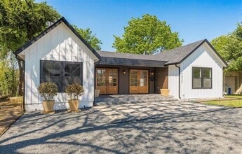 Building Photo - 4927 Linnet Ln