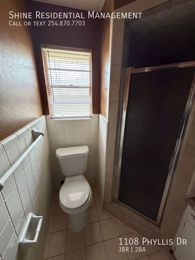 Building Photo - 1108 Phyllis Dr