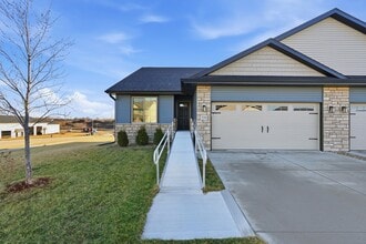 Building Photo - 720 Creekside Dr