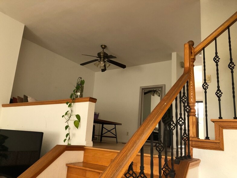 Building Photo - 3275 Caminito Eastbluff