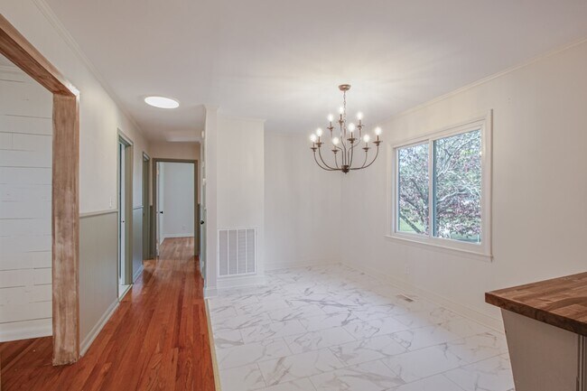 Building Photo - 328 Margo Ln