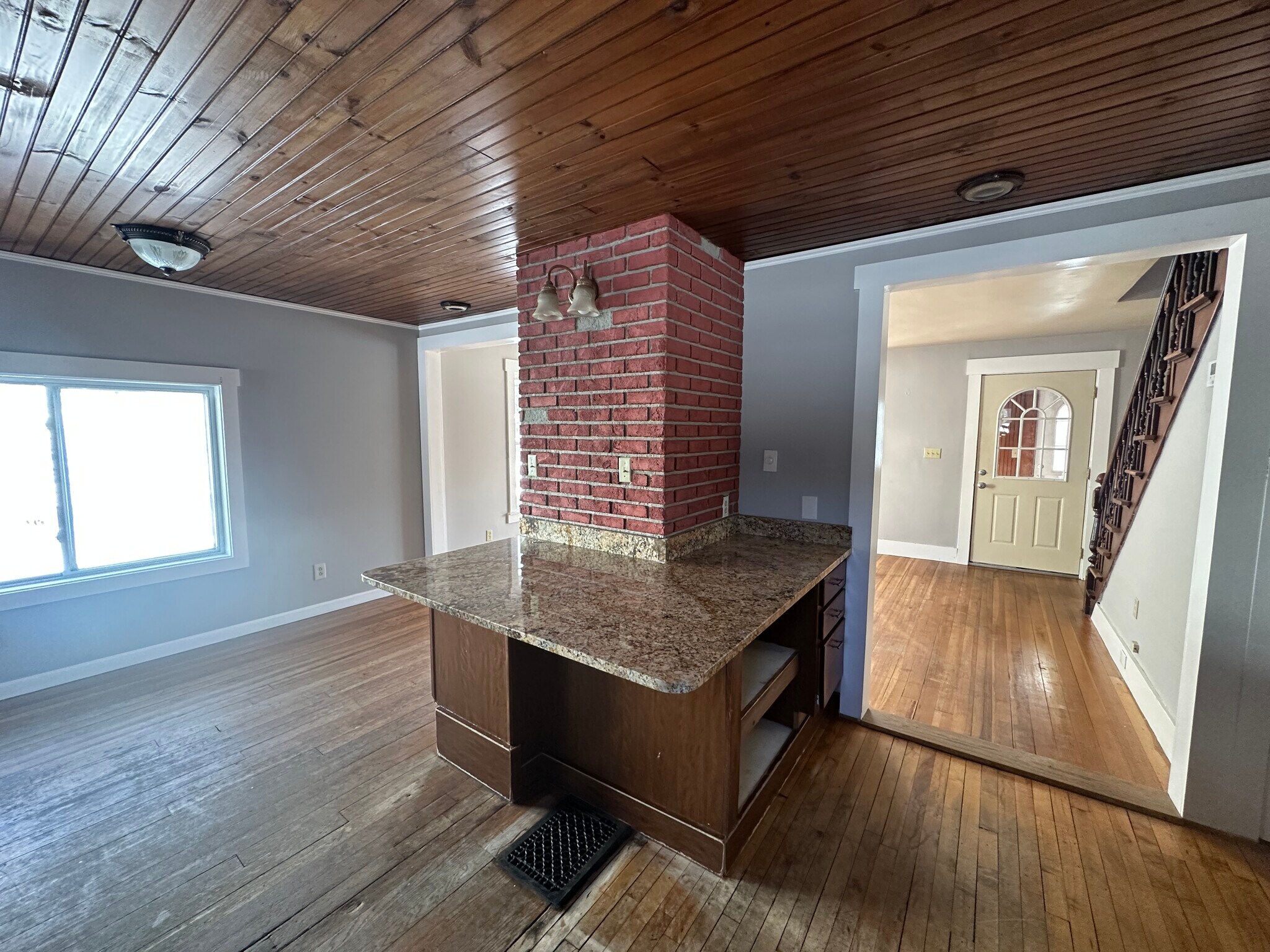 Granite Kitchen counter - 179 Maple Ave