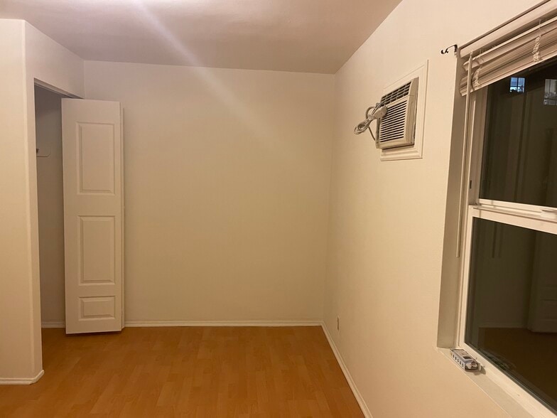 Building Photo - 8832 Mission Dr