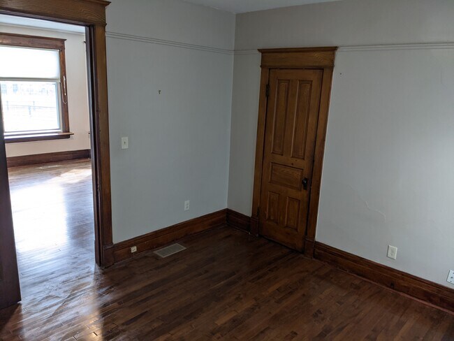 bedroom 1 - 432 E Reservoir Ave