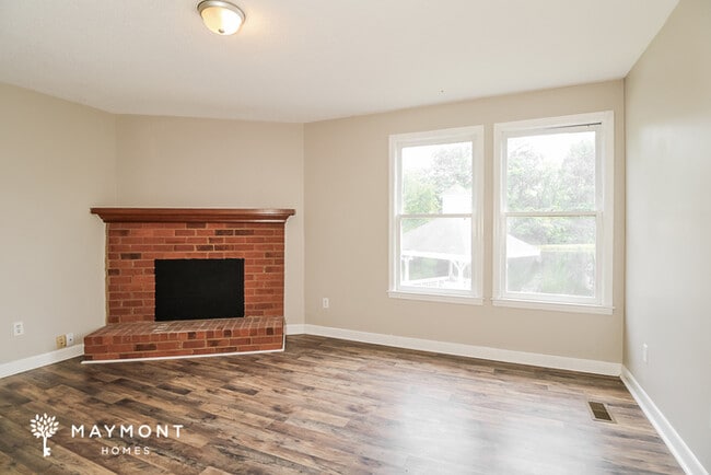 Building Photo - 121 Village Walk