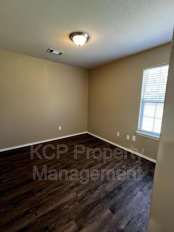 Building Photo - 2504 Ridgeway Ln