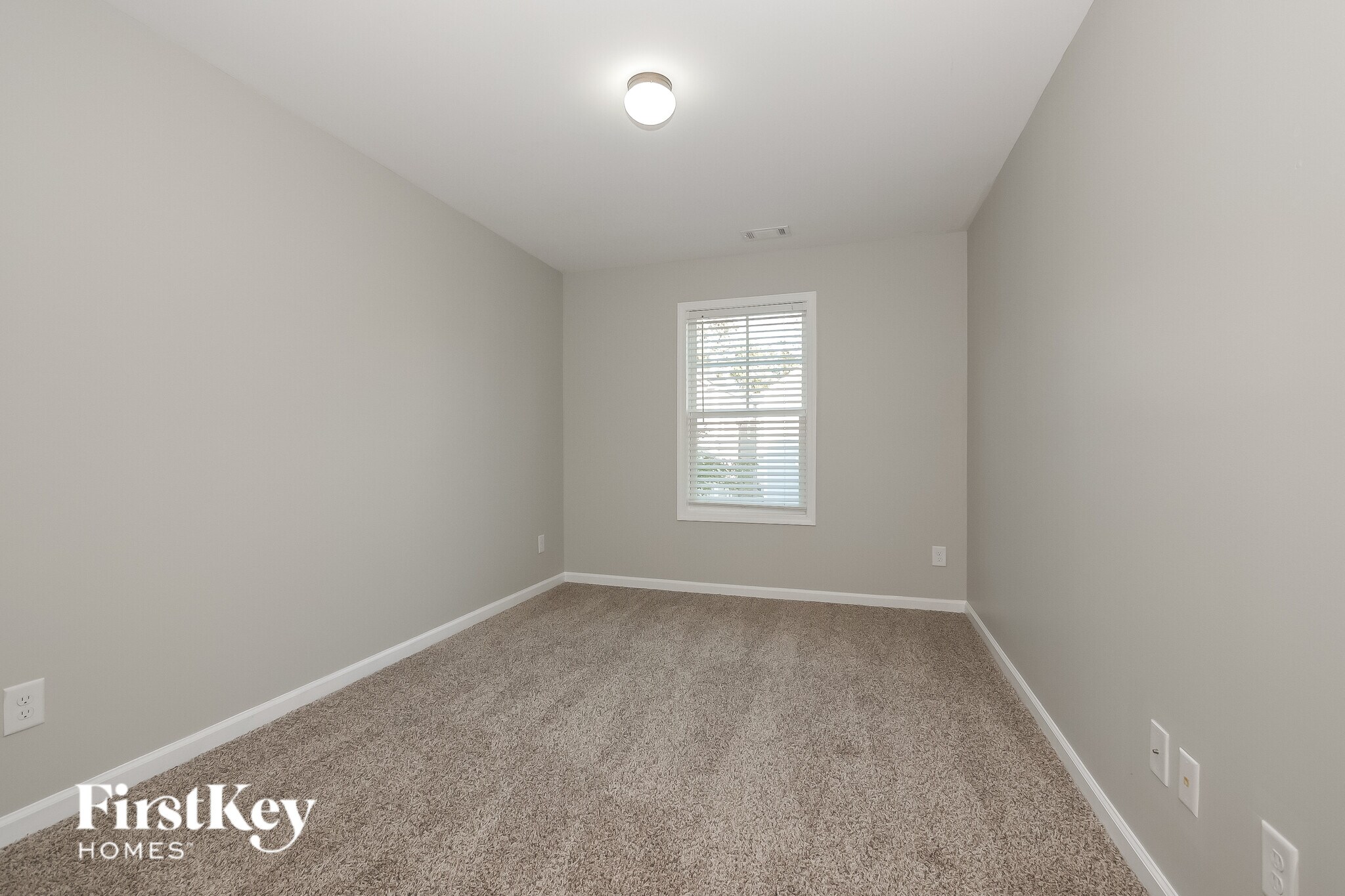 Building Photo - 28 E Newnan Rd