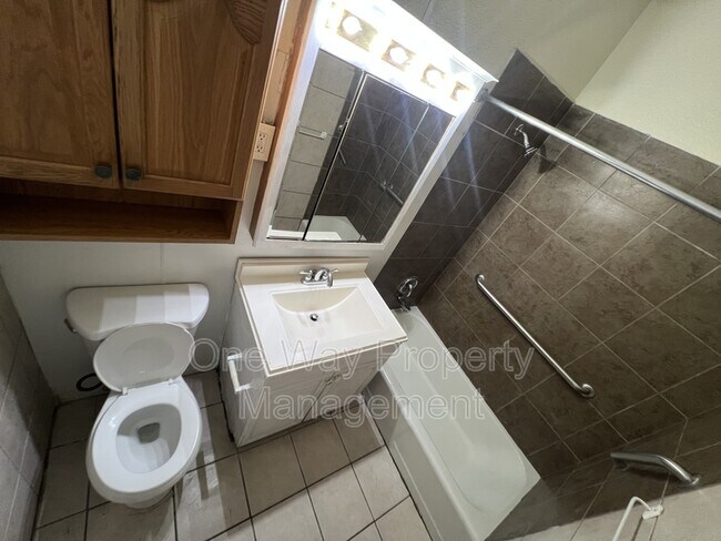 Building Photo - 1203 11th St