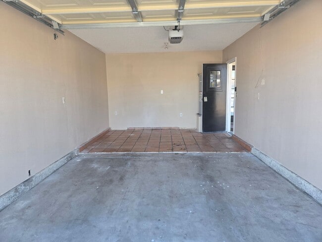 Building Photo - One Story Home