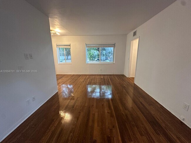 Building Photo - 1567 S Le Jeune Rd