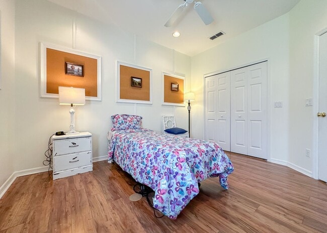 Building Photo - Furnished Rental in Golf Cart District!