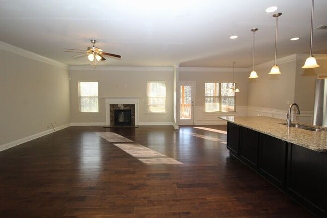 Building Photo - Brookside Crossing!