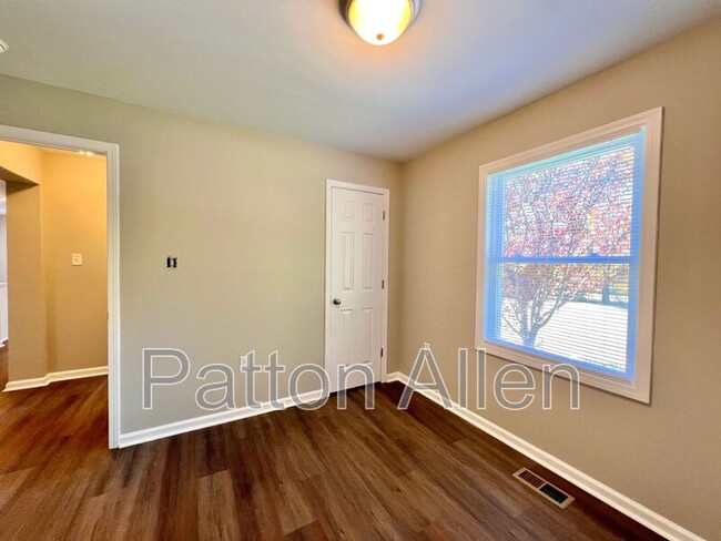 Building Photo - 1754 Meadowbrook Terrace