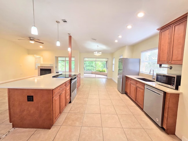 Building Photo - Stunning 3BR/ 2BA Home in The Trails Near UTC