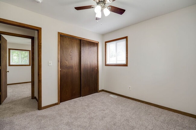 Building Photo - 366 Randy Dr