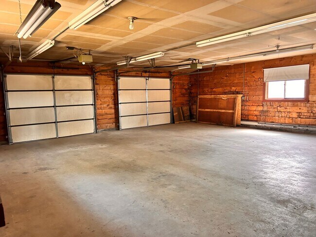 Building Photo - 10 Acres of Horse Property in Victor!