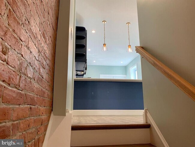 Building Photo - 3030 W Girard Ave