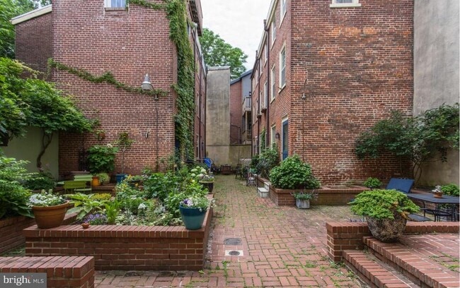 Building Photo - 228-30 Catharine St