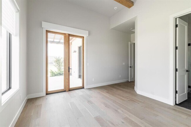 Building Photo - 4716 Moulin Rd