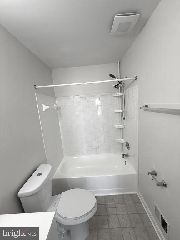 Building Photo - 17968 Milroy Dr