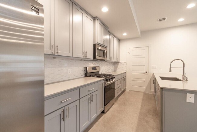 Building Photo - 7301 Providence Ave