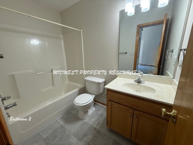Building Photo - Amazing 3 Bedroom Townhouse!