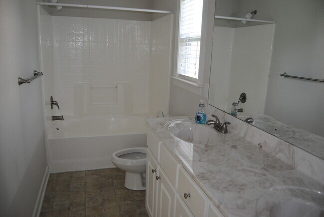 Building Photo - 105 Tillage Pl